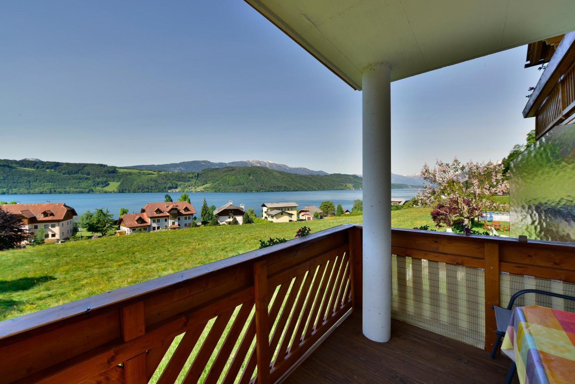 Haus Nowak Ferienwohnungen ミルシュタット エクステリア 写真
